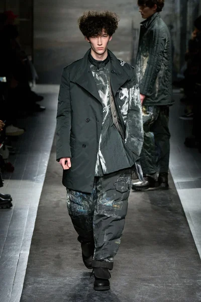 Look 15